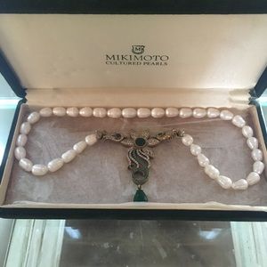 Antique pearl necklace with Turkish emeralds